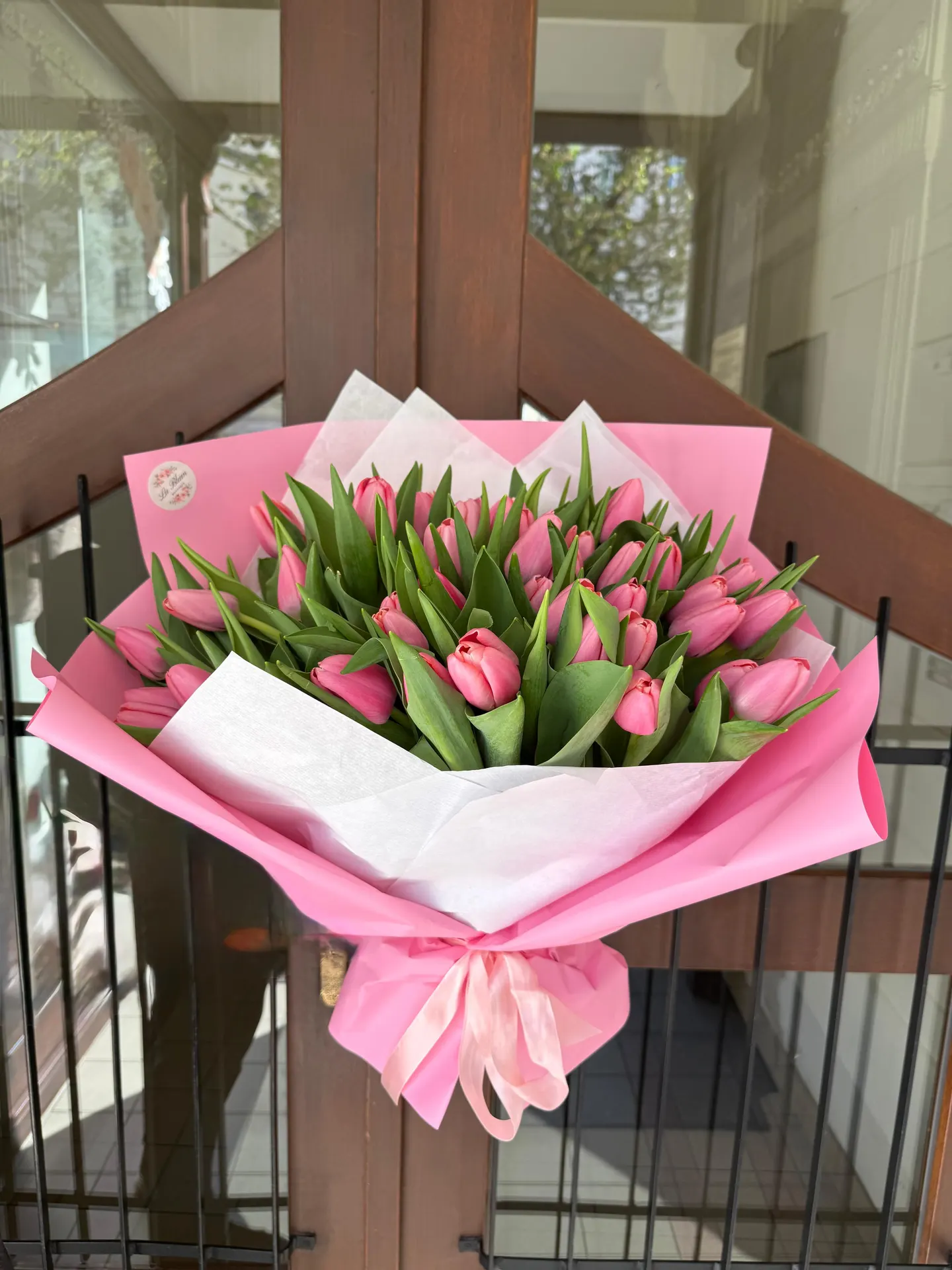 Handgebundener Tulpenstrauß in Rosa von La Blum Boutique