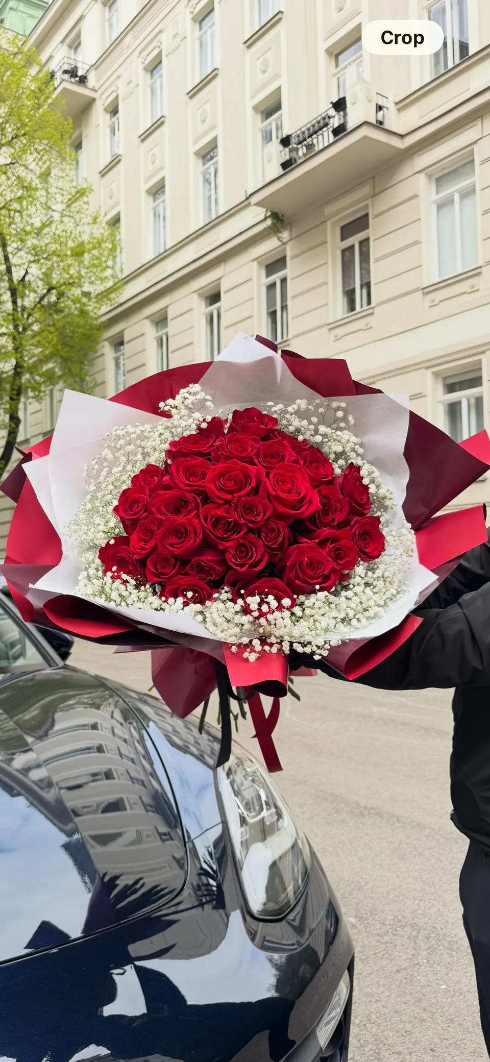 Handgebundener Strauß aus roten Rosen von La Blum Boutique
